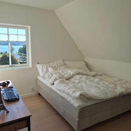 Villa Stor Like Ved Mjosa Gjovik
